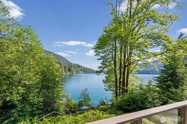 90 Lakeshore Place, Hoodsport, WA 98548