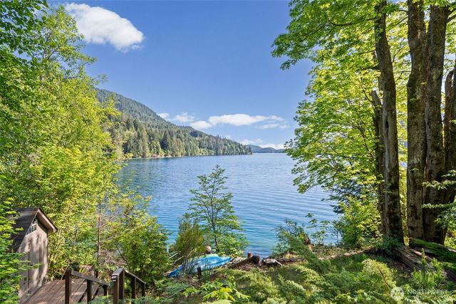 90 Lakeshore Place, Hoodsport, WA 98548