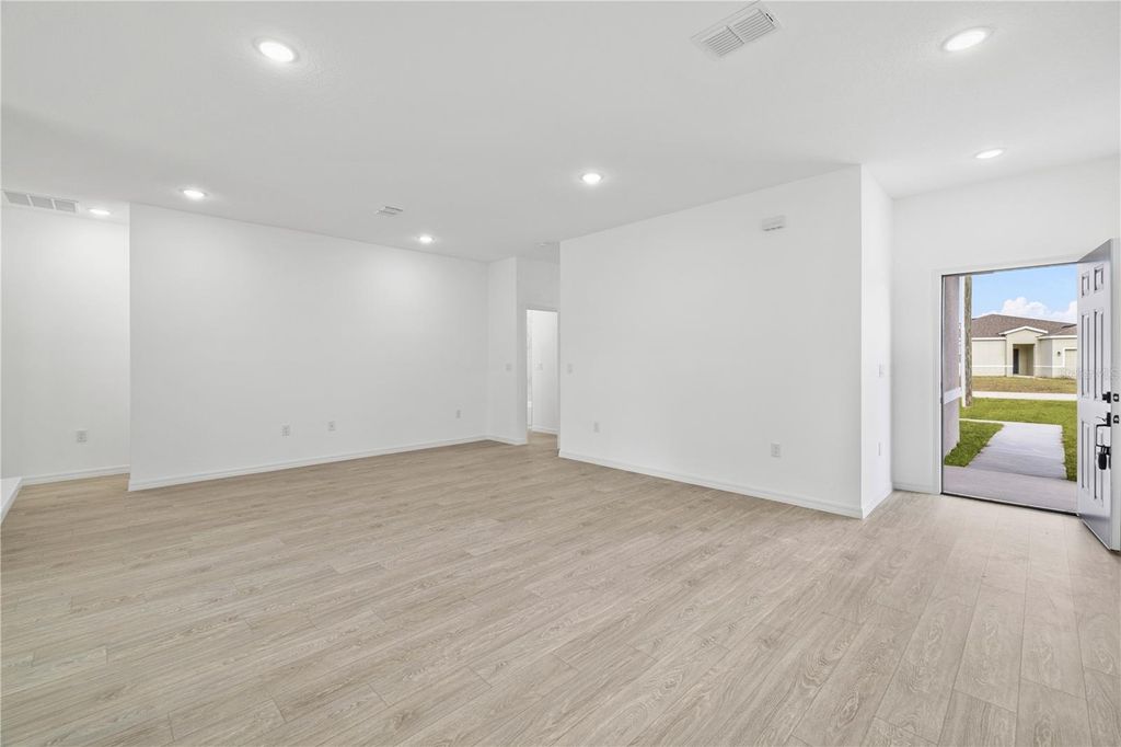 Image 5 of property listing at 1914 ESCAMBIA LANE, Poinciana, FL 34759