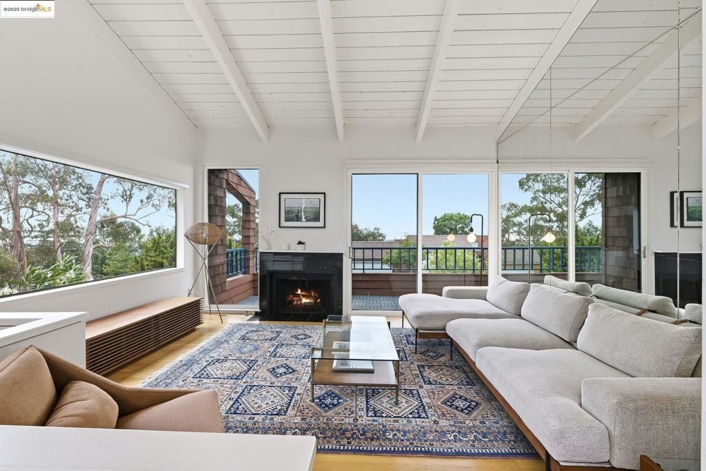 2 Sereno Circle, Oakland, CA 94619