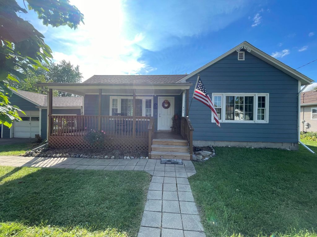 301 Hoffman Street, Crown Point, IN 46307