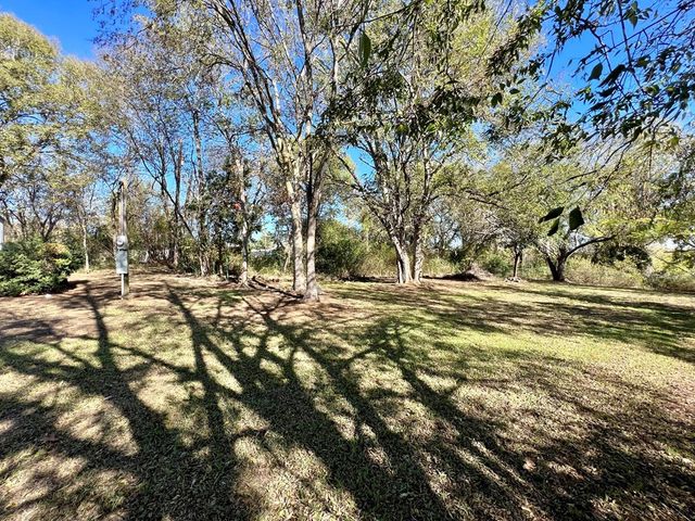 304 Wildwind Street, Gun Barrel City, TX 75156