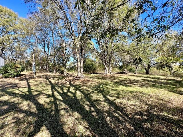 304 Wildwind Street, Gun Barrel City, TX 75156