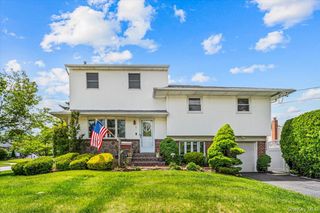 5 Chance Street, Hicksville, NY 11801