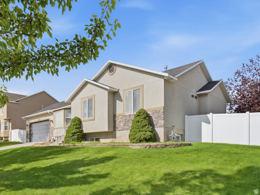 13562 S ROSE HILL DR, Riverton, UT 84096 — exterior