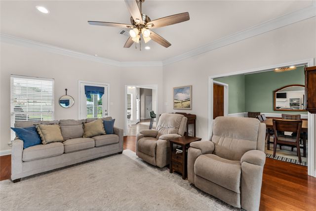 429 W Wall Street, Hewitt, TX 76643