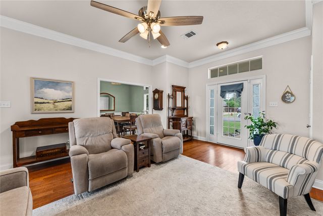 429 W Wall Street, Hewitt, TX 76643