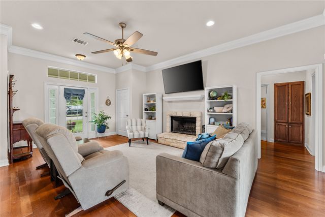 429 W Wall Street, Hewitt, TX 76643
