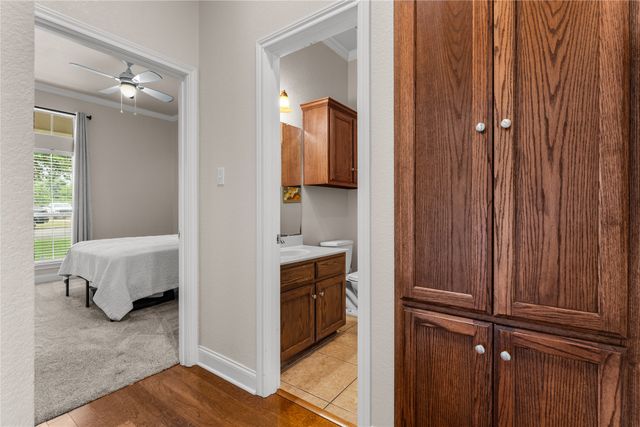 429 W Wall Street, Hewitt, TX 76643