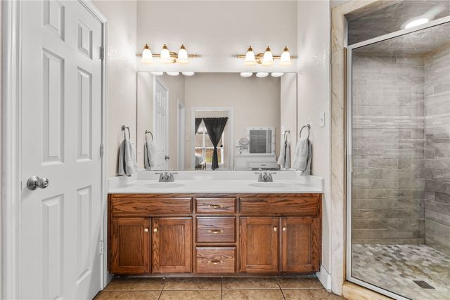 429 W Wall Street, Hewitt, TX 76643
