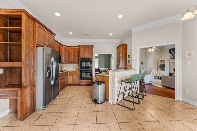 429 W Wall Street, Hewitt, TX 76643