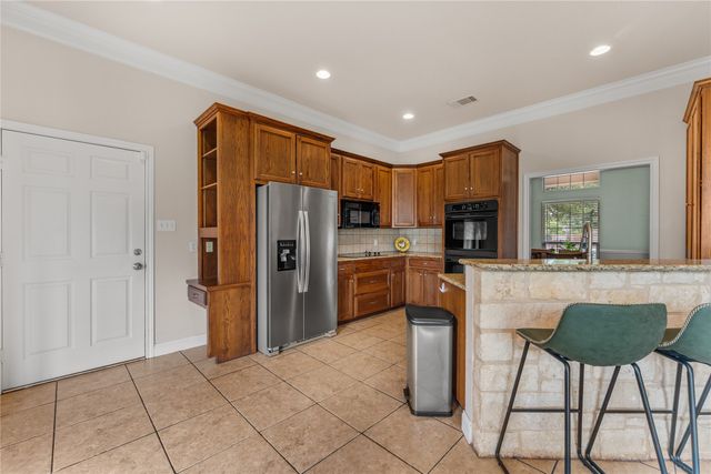429 W Wall Street, Hewitt, TX 76643