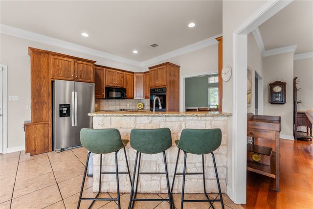 429 W Wall Street, Hewitt, TX 76643