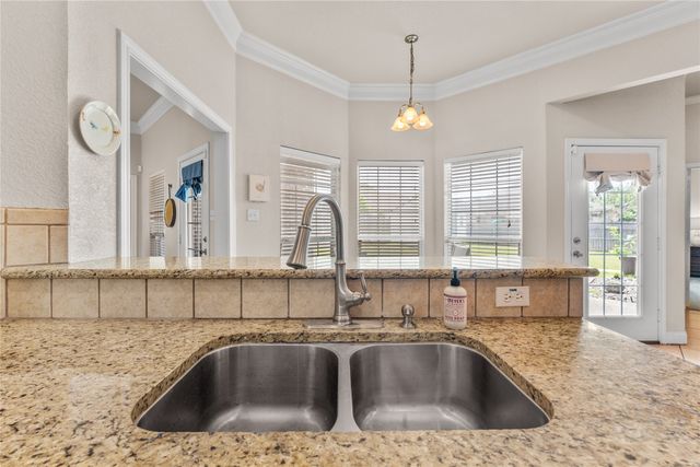429 W Wall Street, Hewitt, TX 76643