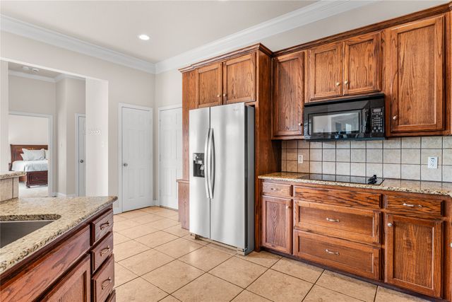 429 W Wall Street, Hewitt, TX 76643