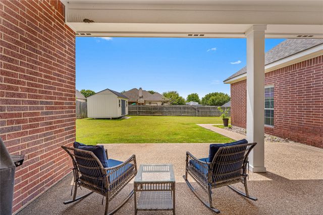 429 W Wall Street, Hewitt, TX 76643