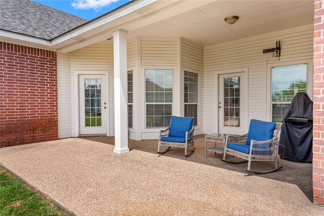 429 W Wall Street, Hewitt, TX 76643