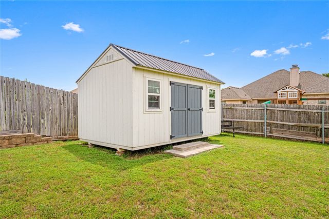 429 W Wall Street, Hewitt, TX 76643