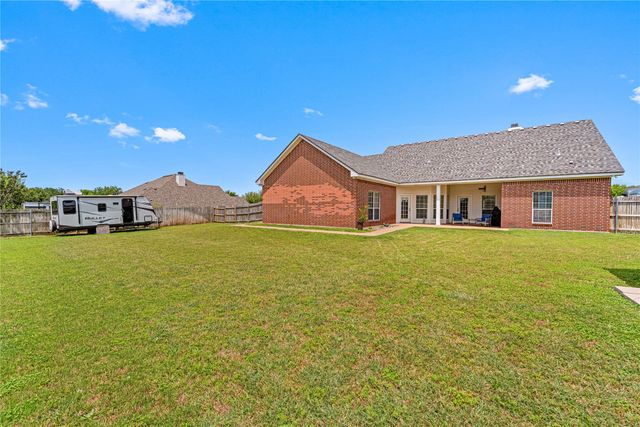 429 W Wall Street, Hewitt, TX 76643