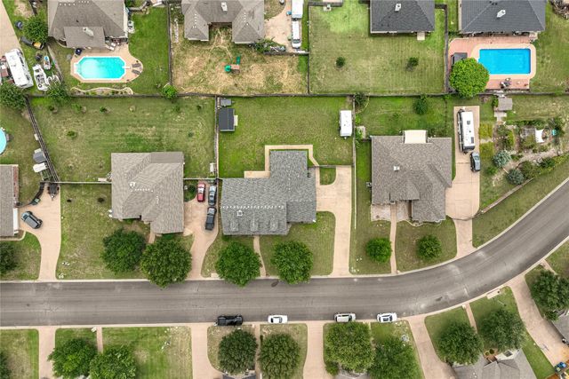 429 W Wall Street, Hewitt, TX 76643