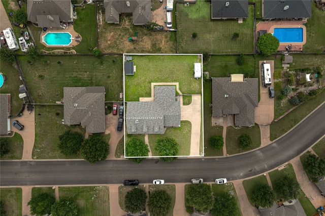 429 W Wall Street, Hewitt, TX 76643