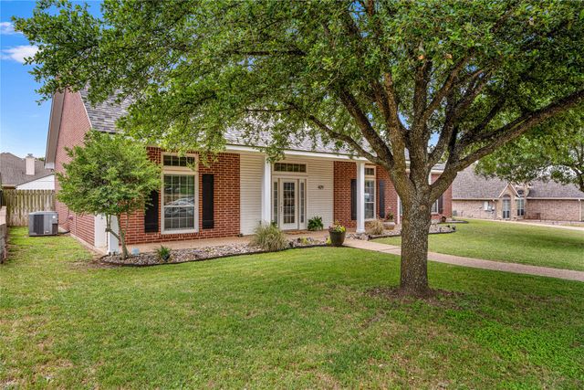 429 W Wall Street, Hewitt, TX 76643