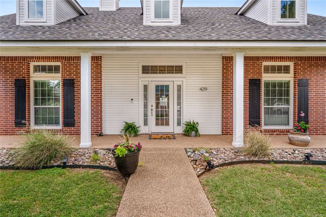 429 W Wall Street, Hewitt, TX 76643