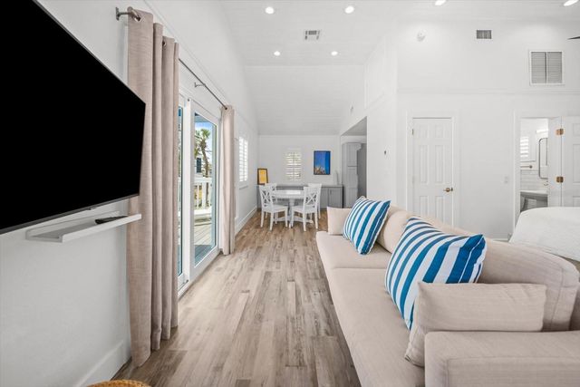 109 14TH AVENUE, St Pete Beach, FL 33706