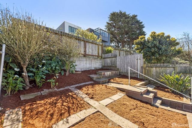 89 Athens Street, San Francisco, CA 94112