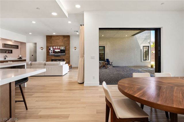 413 Vista Sunset Avenue, Las Vegas, NV 89138
