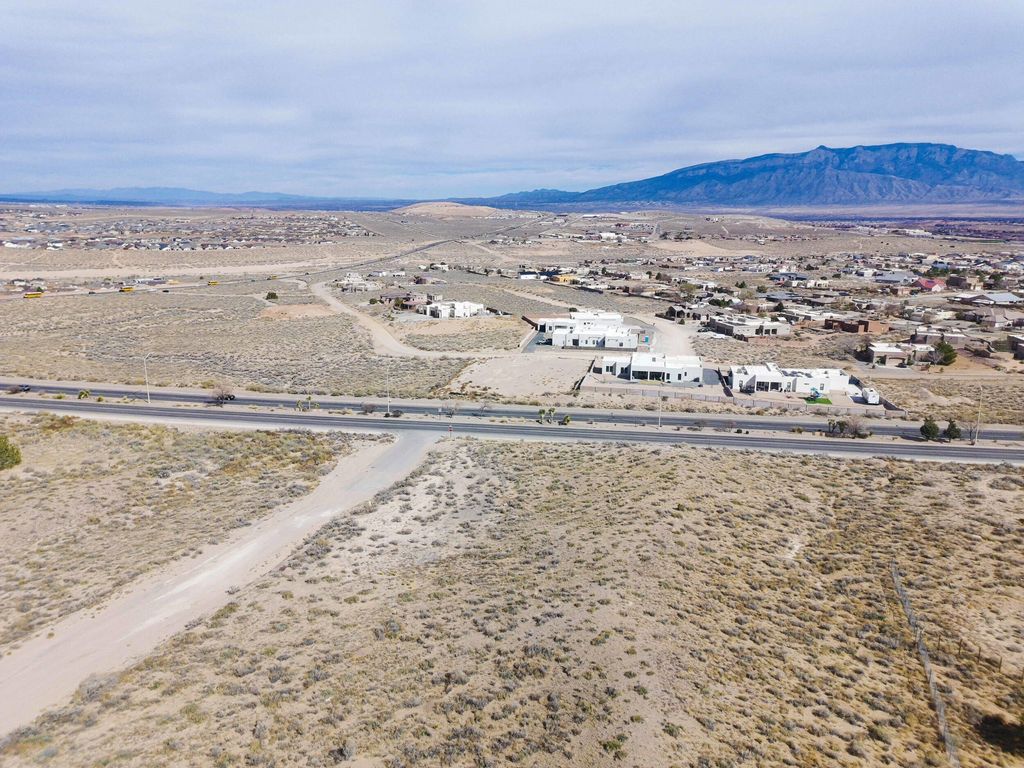 Image 13 of property listing at 801 Acano Circle NE, Rio Rancho, NM 87124
