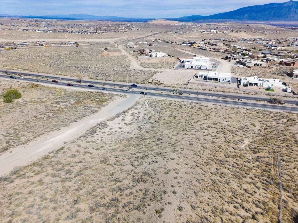 Image 14 of property listing at 801 Acano Circle NE, Rio Rancho, NM 87124