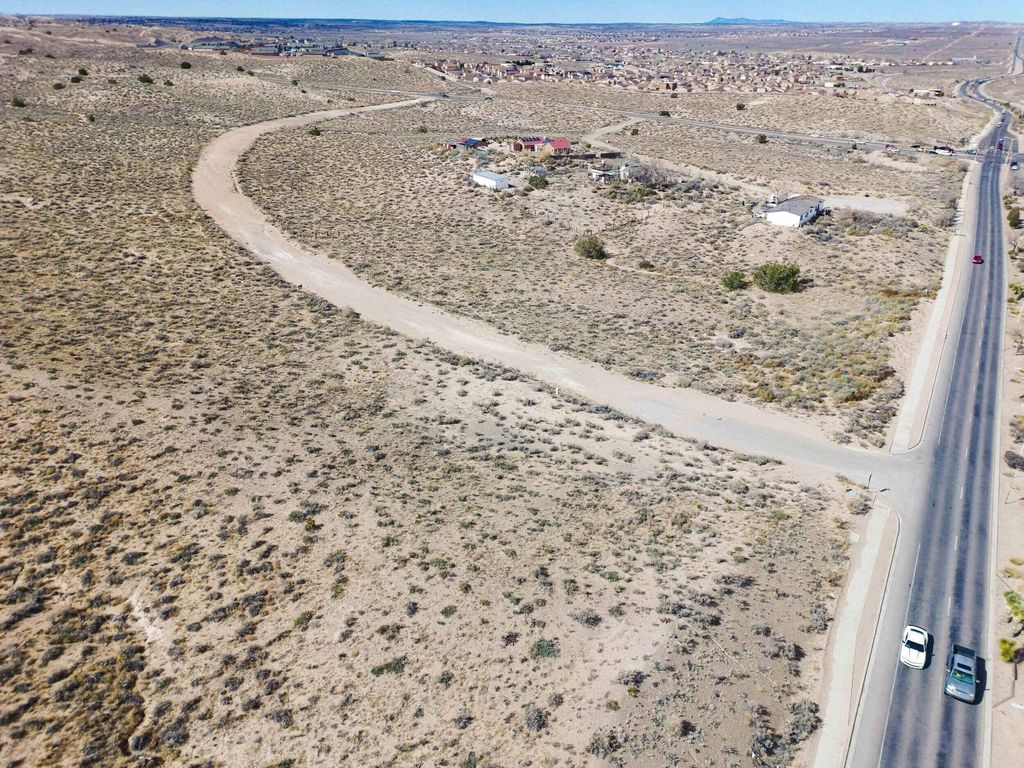 Image 17 of property listing at 801 Acano Circle NE, Rio Rancho, NM 87124