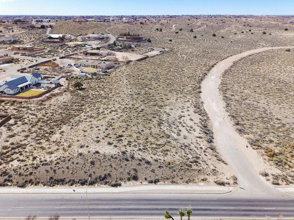 Image 18 of property listing at 801 Acano Circle NE, Rio Rancho, NM 87124