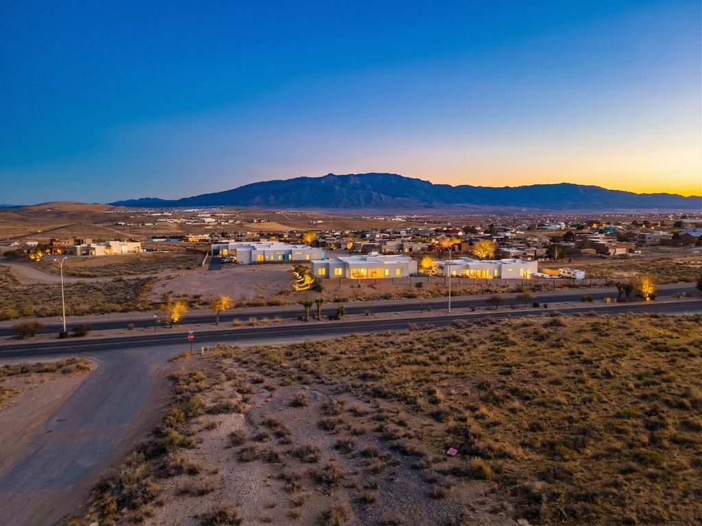 Image 2 of property listing at 801 Acano Circle NE, Rio Rancho, NM 87124