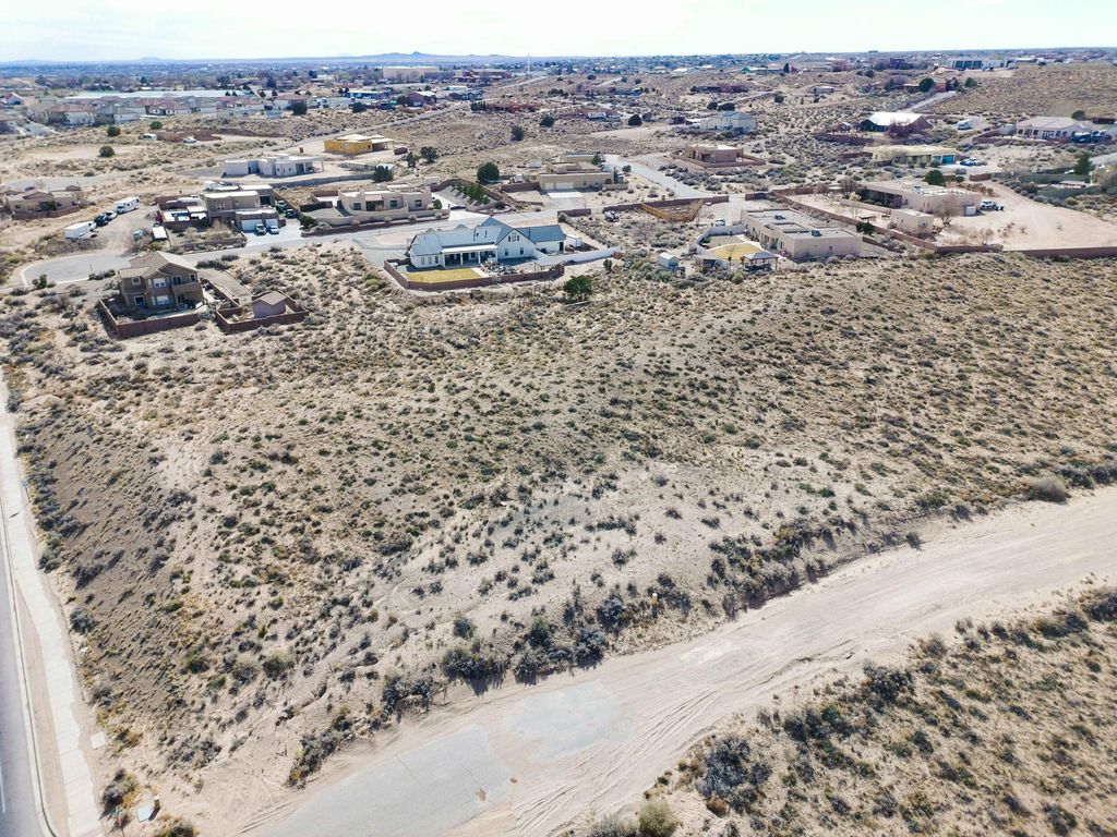 Image 20 of property listing at 801 Acano Circle NE, Rio Rancho, NM 87124