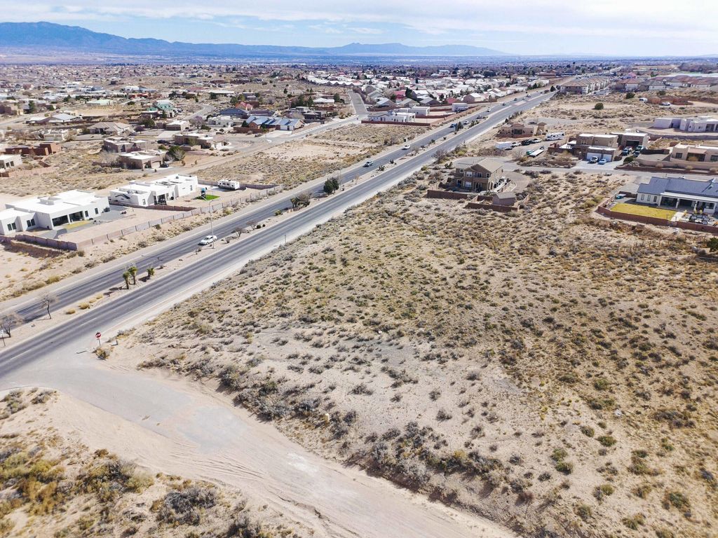 Image 25 of property listing at 801 Acano Circle NE, Rio Rancho, NM 87124