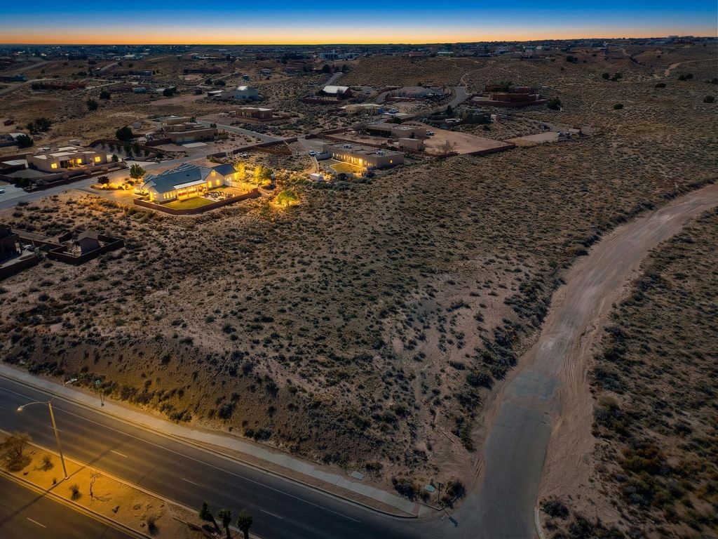 Image 31 of property listing at 801 Acano Circle NE, Rio Rancho, NM 87124