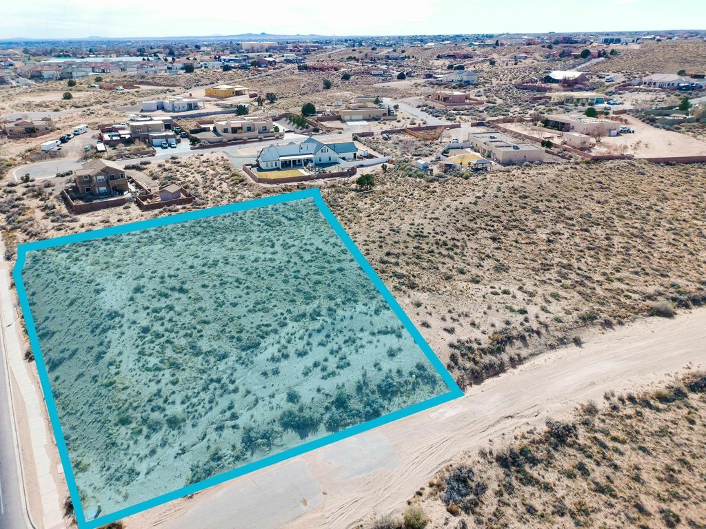 Image 4 of property listing at 801 Acano Circle NE, Rio Rancho, NM 87124