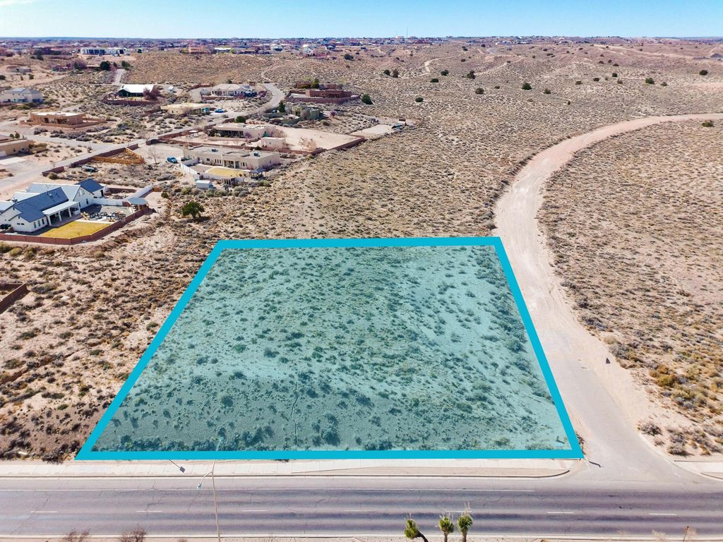 Image 5 of property listing at 801 Acano Circle NE, Rio Rancho, NM 87124