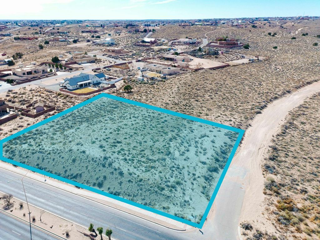 Image 6 of property listing at 801 Acano Circle NE, Rio Rancho, NM 87124