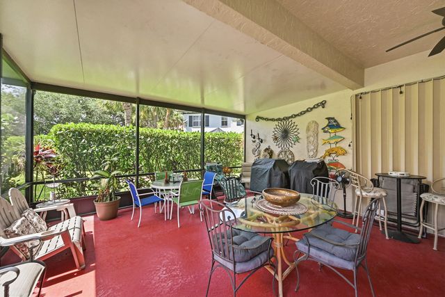 262 Sherwood Forest Drive, Delray Beach, FL 33445