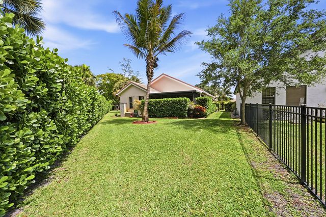 262 Sherwood Forest Drive, Delray Beach, FL 33445