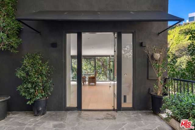 1782 Viewmont Drive, Los Angeles, CA 90069