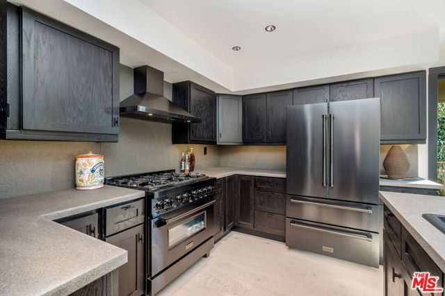 1782 Viewmont Drive, Los Angeles, CA 90069