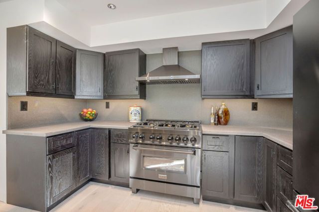 1782 Viewmont Drive, Los Angeles, CA 90069
