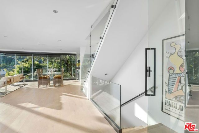1782 Viewmont Drive, Los Angeles, CA 90069