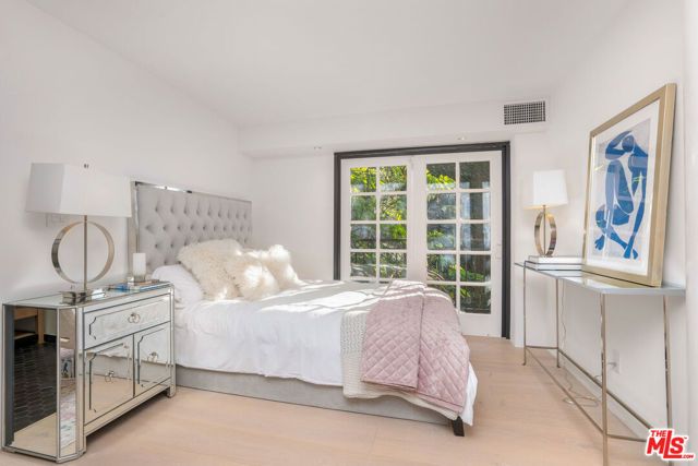 1782 Viewmont Drive, Los Angeles, CA 90069