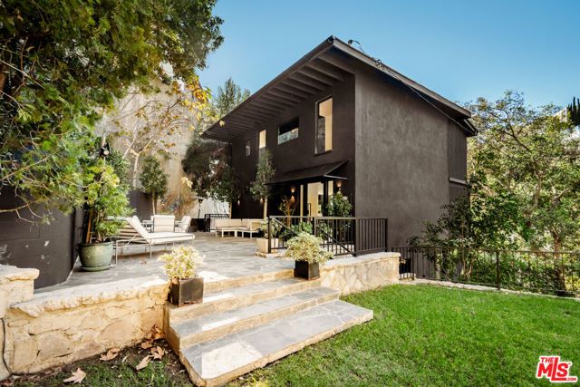 1782 Viewmont Drive, Los Angeles, CA 90069