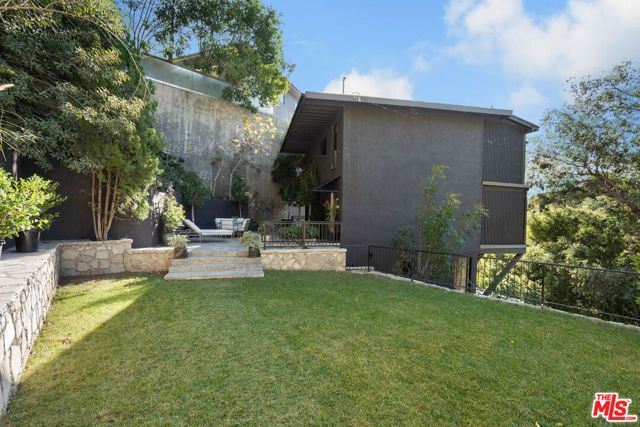 1782 Viewmont Drive, Los Angeles, CA 90069